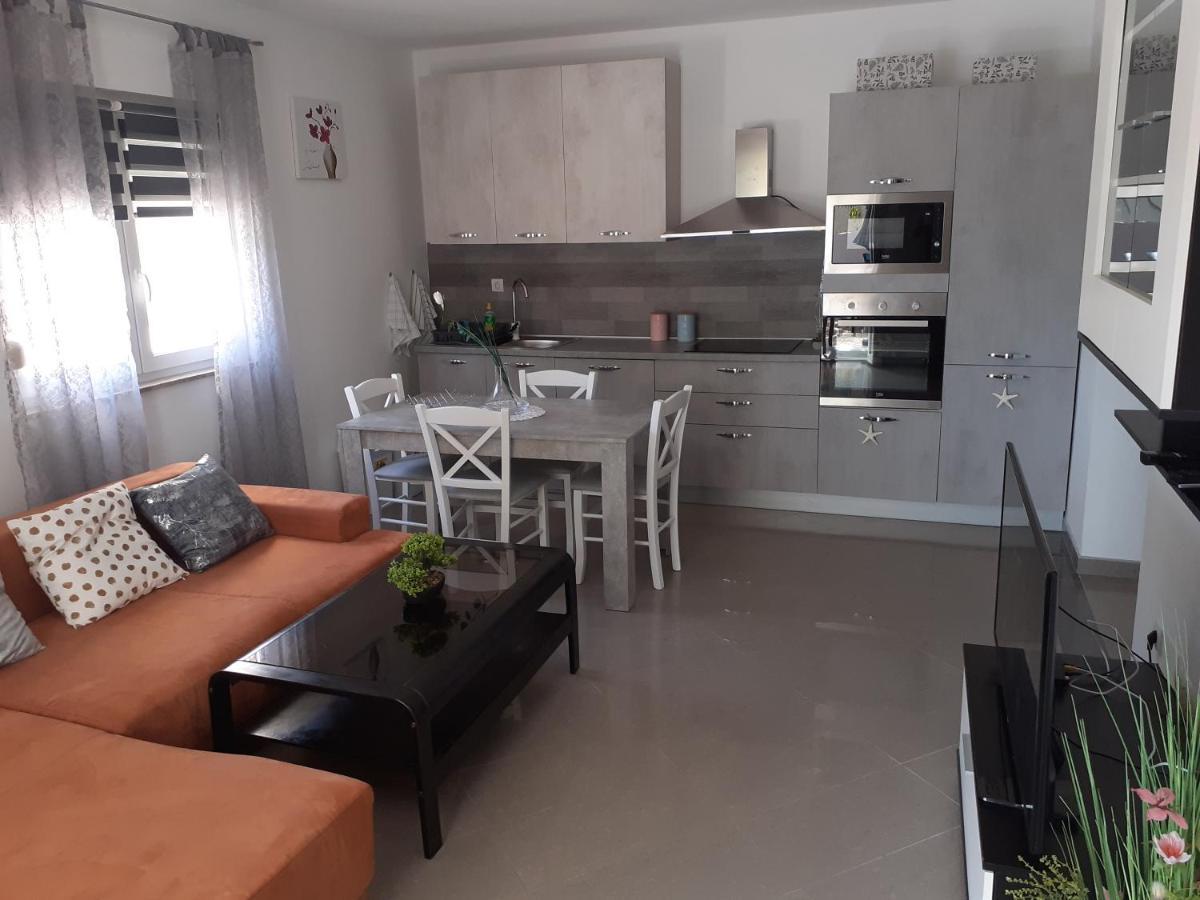 Apartman Nada Lägenhet Ližnjan Exteriör bild